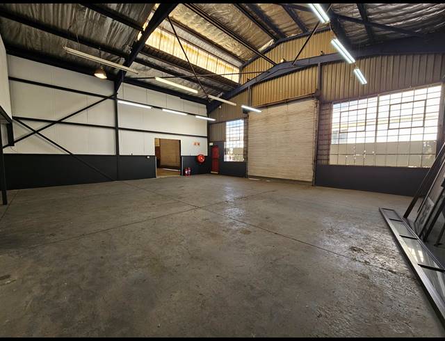 558M² WAREHOUSE TO LET IN JET PARK